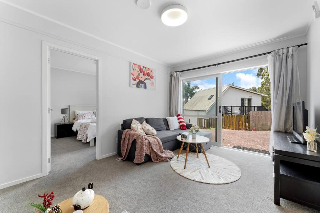 Cozy 2-bedroom Unit With Private Bath In Torbay Apartment Auckland