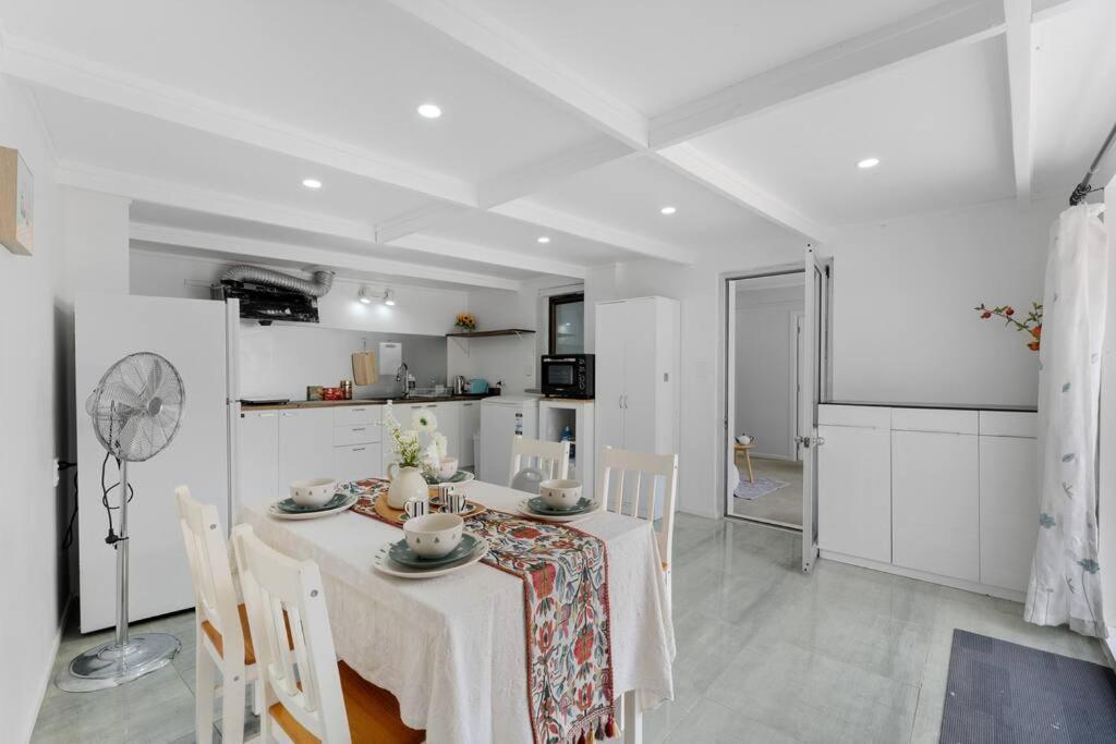 Apartment Cozy 2-bedroom Unit With Private Bath In Torbay *