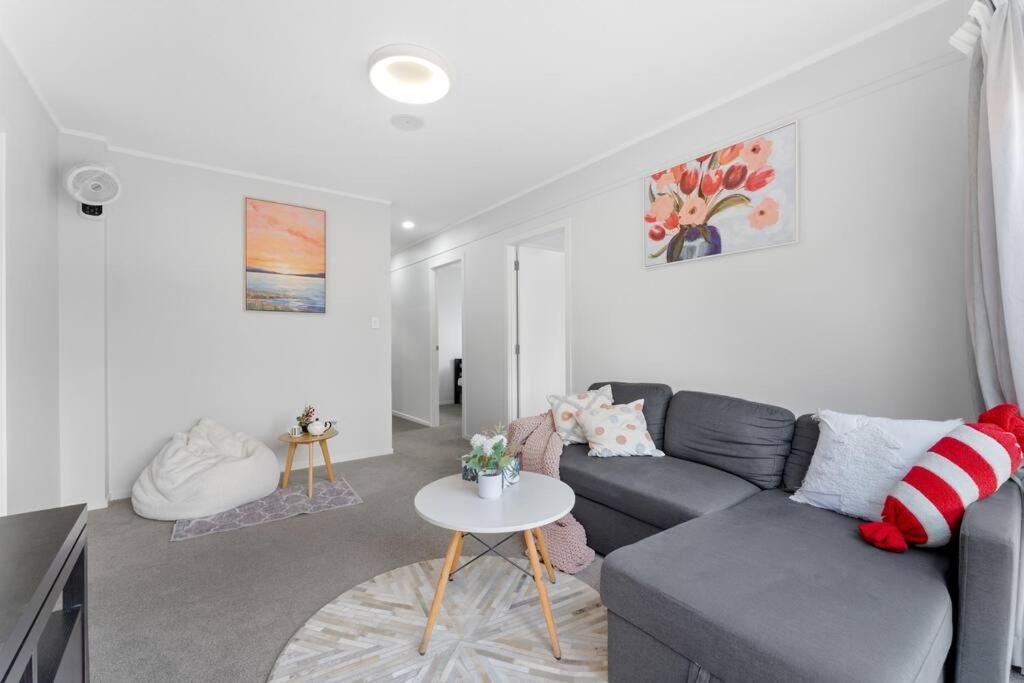 Apartment Cozy 2-bedroom Unit With Private Bath In Torbay