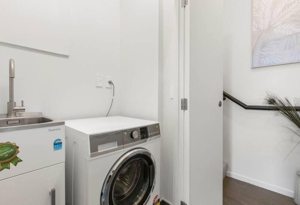 Apartment 1 Bed 1 Sofa Bed Family In Grey Lynn *