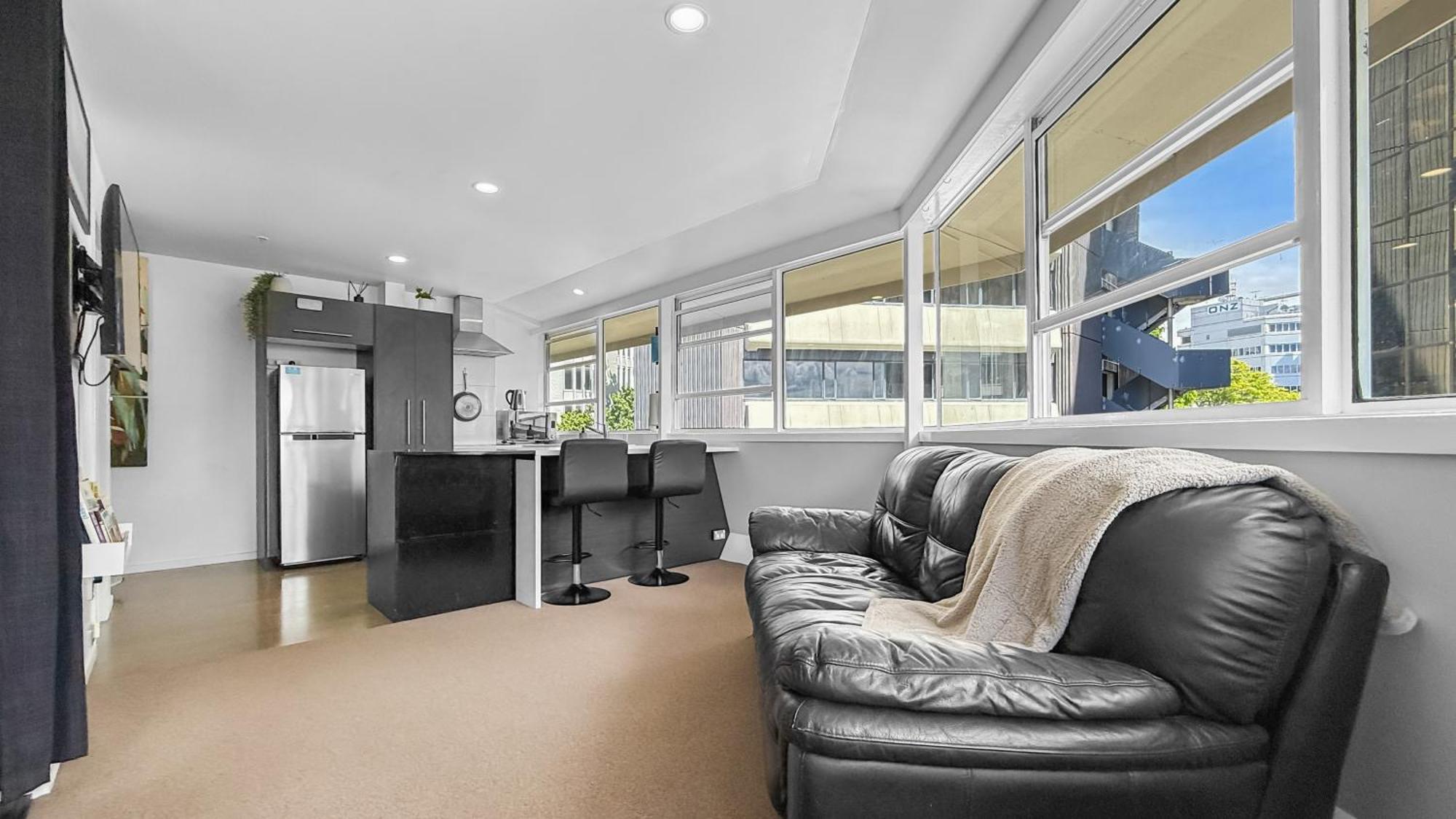 Whitaker Wish- Spacious, Based With Carpark Auckland
