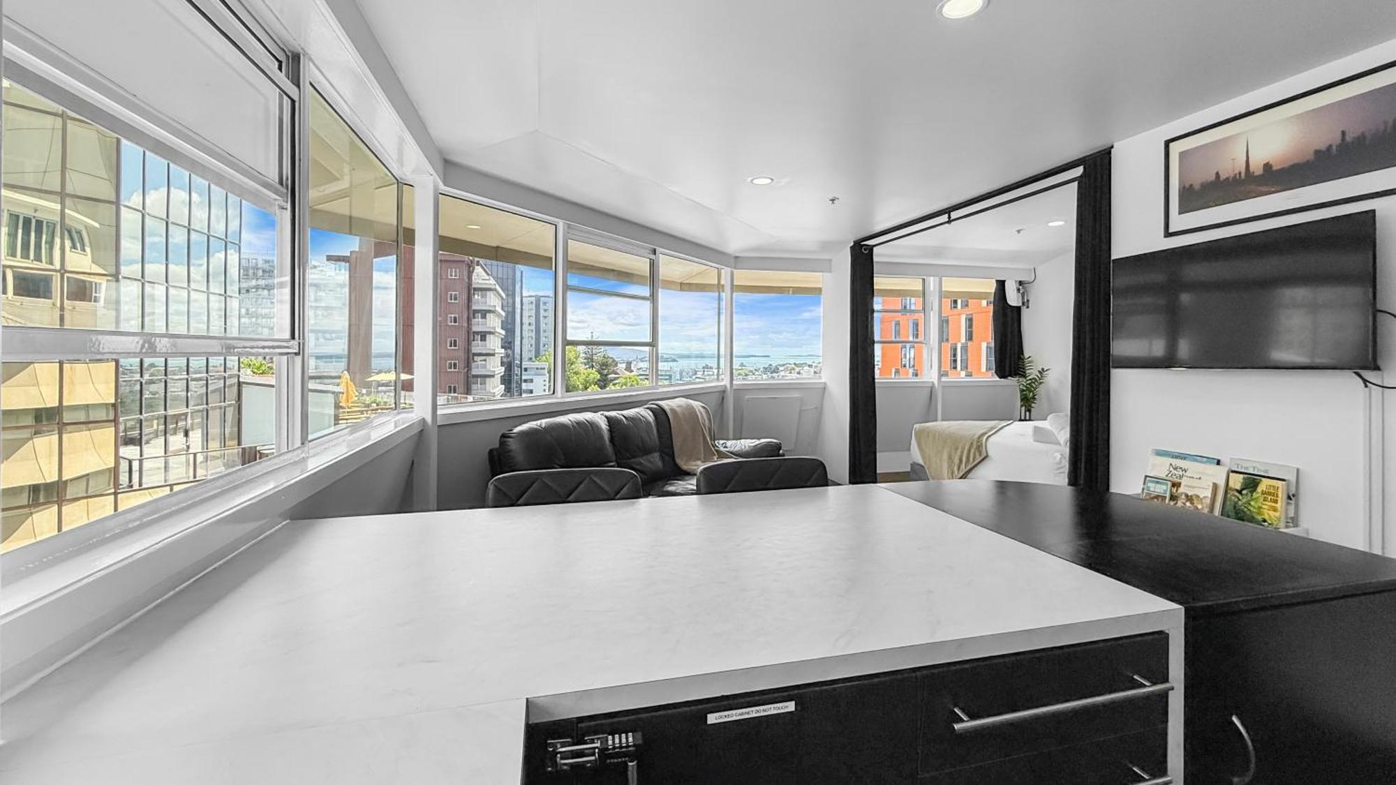 Apartment Whitaker Wish- Spacious, Based With Carpark