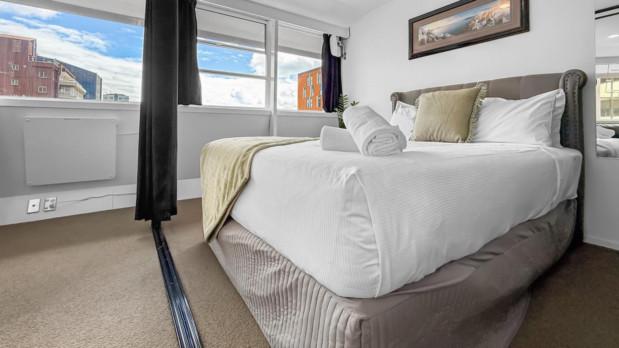 Whitaker Wish- Spacious, Based With Carpark * Auckland