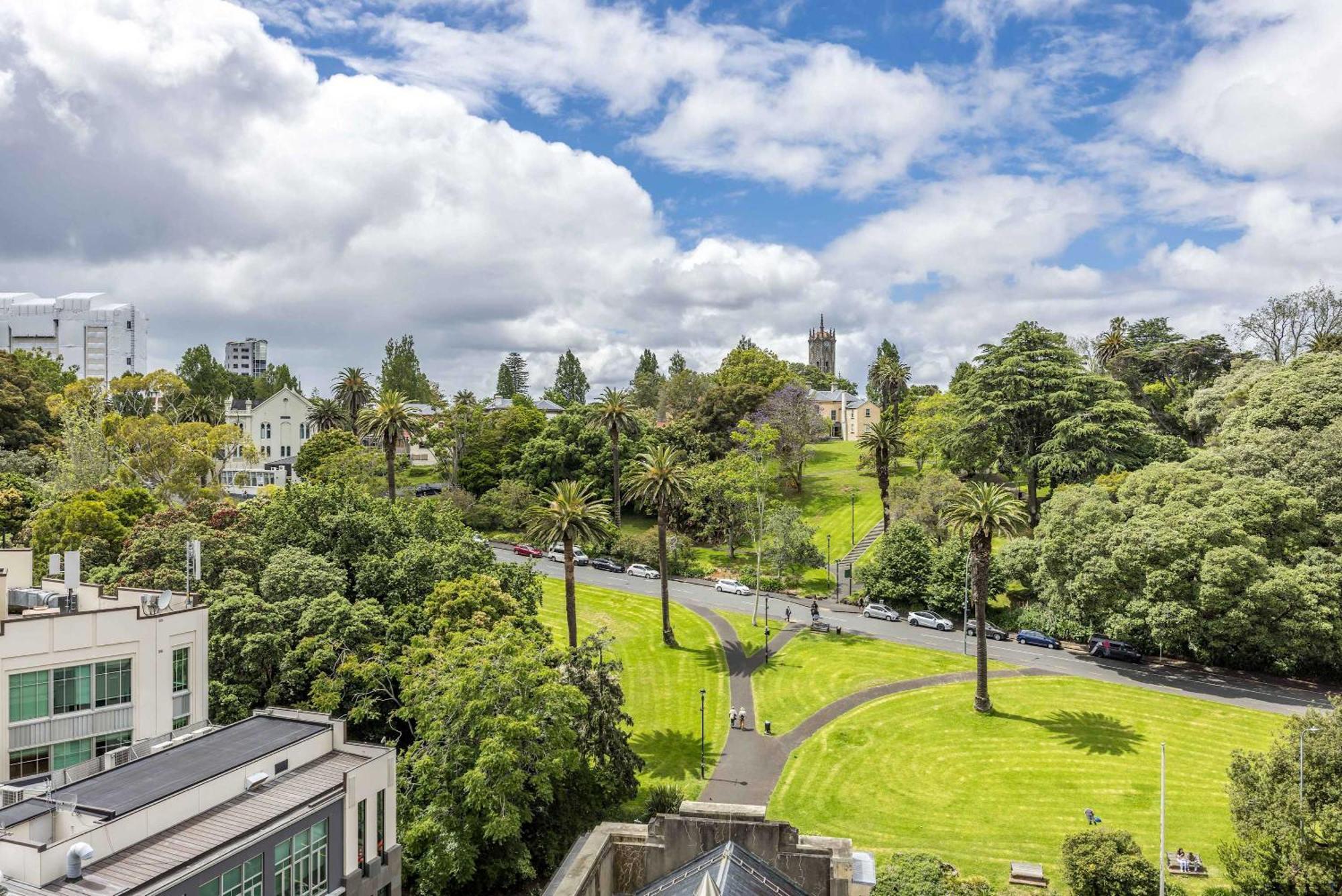 Heart Of 1br Gem With Pool And Gym Access Auckland