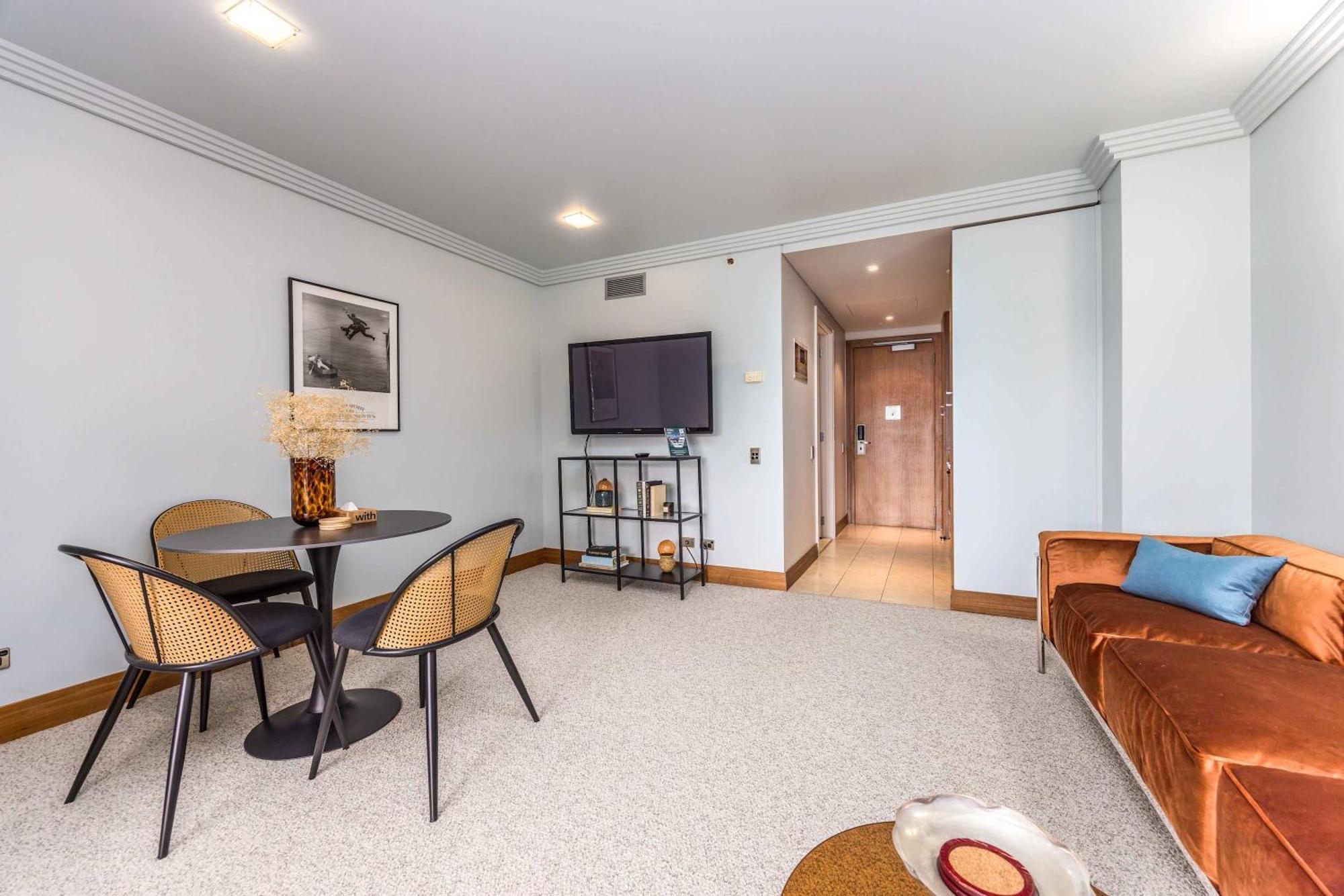 Heart Of 1br Gem With Pool And Gym Access