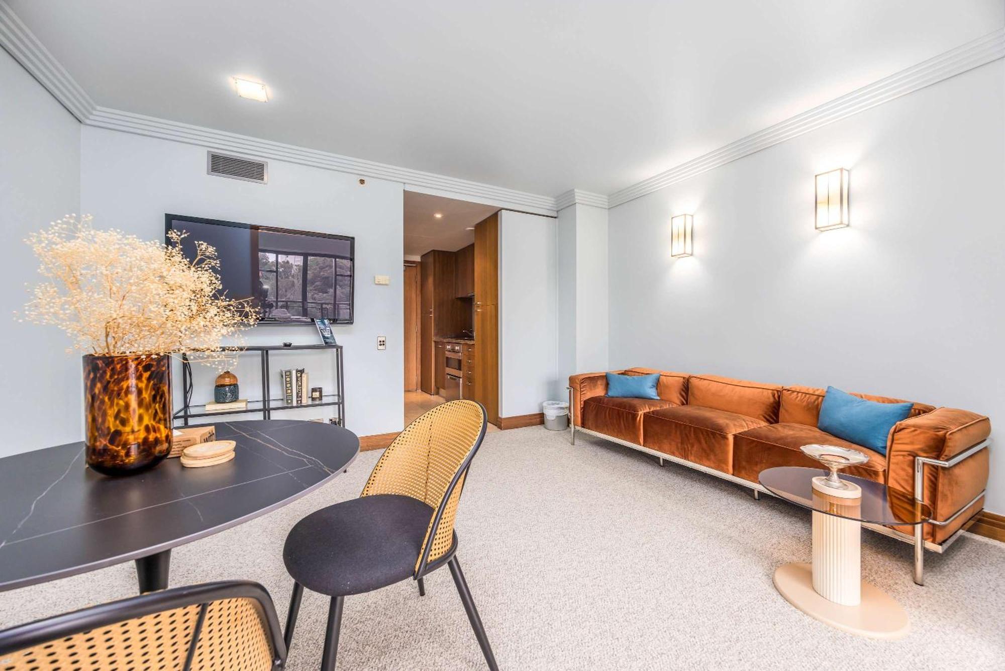 Apartment Heart Of 1br Gem With Pool And Gym Access *