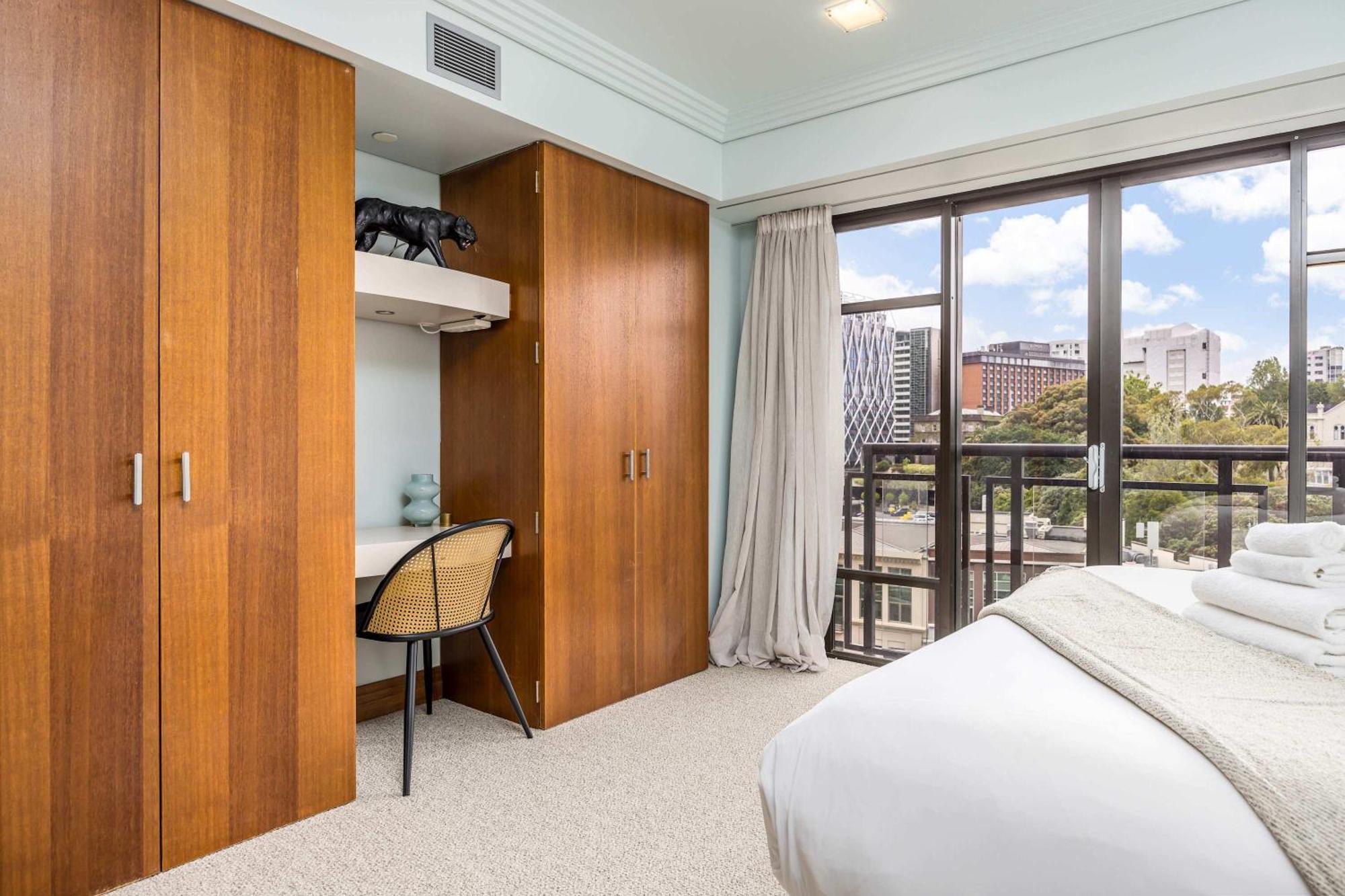 Heart Of 1br Gem With Pool And Gym Access Auckland