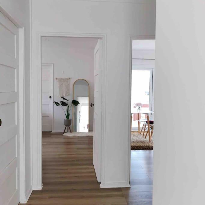 Modern, Recently Renovated, Entirely Private House With Parking *
