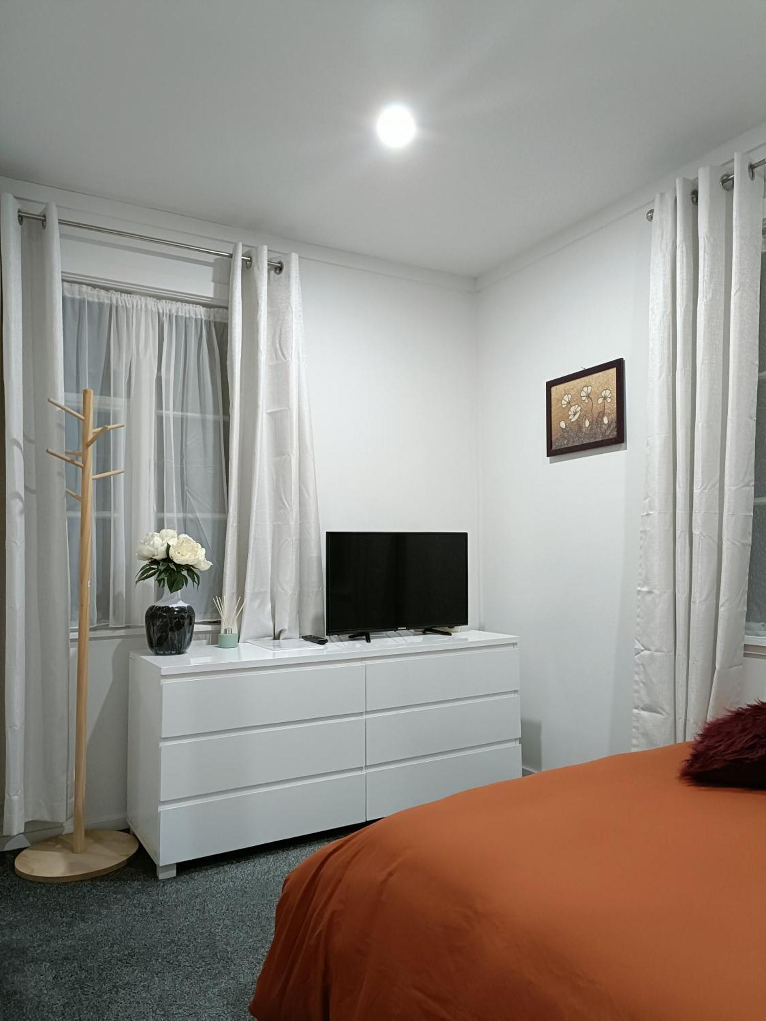 Modern, Recently Renovated, Entirely Private House With Parking