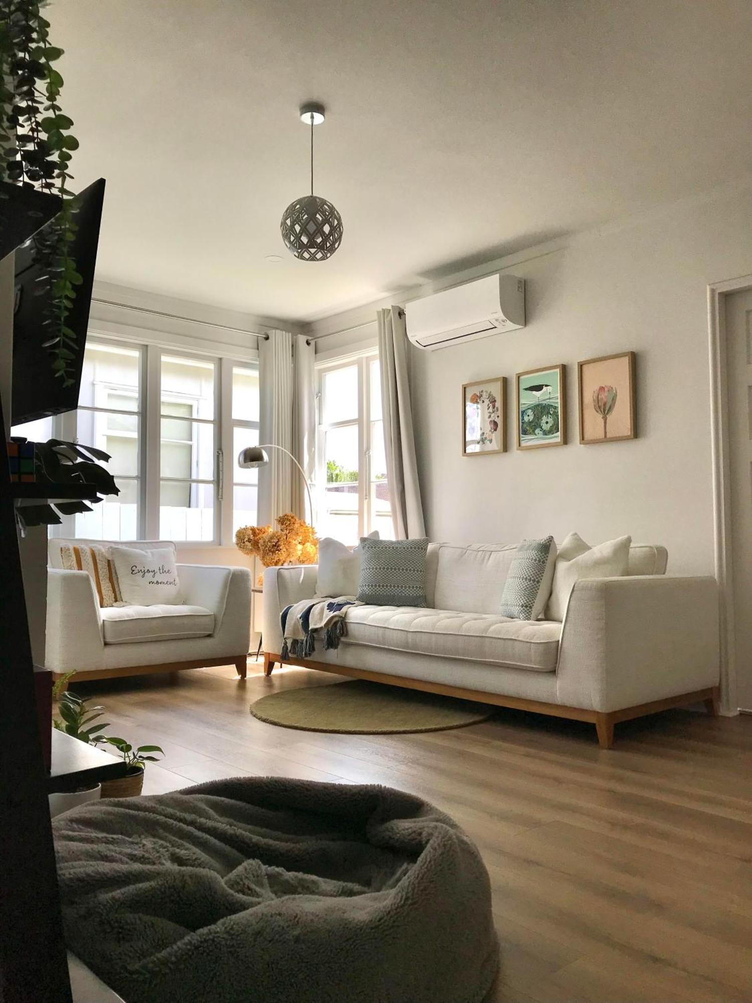 Modern, Recently Renovated, Entirely Private House With Parking *