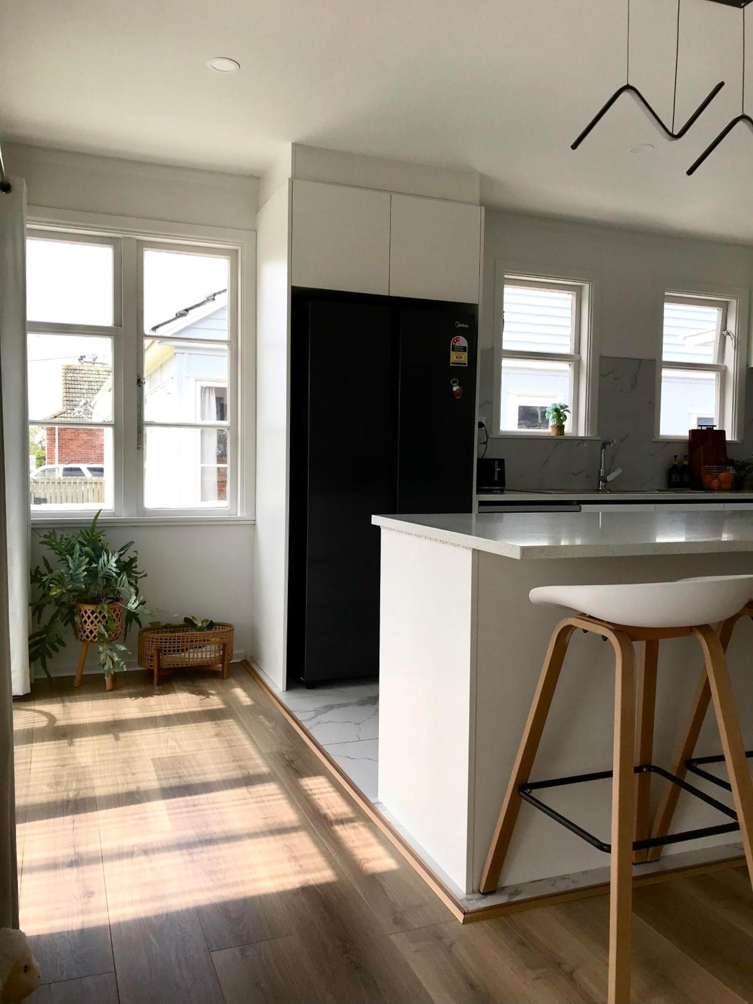 Modern, Recently Renovated, Entirely Private House With Parking