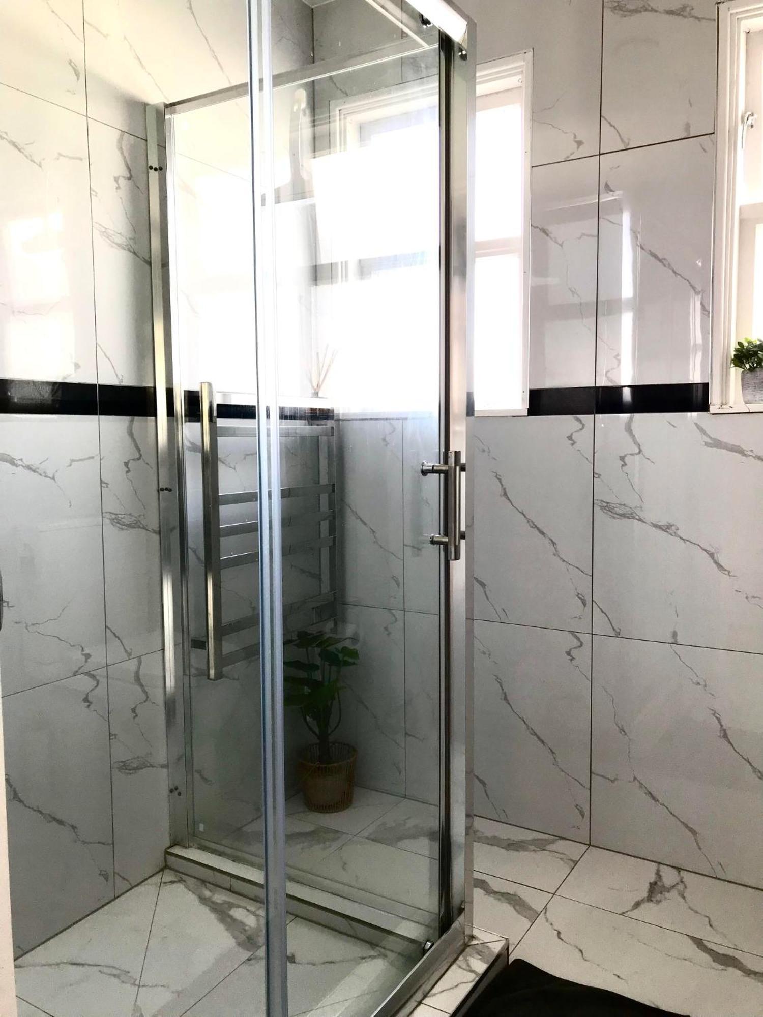 Homestay Modern, Recently Renovated, Entirely Private House With Parking