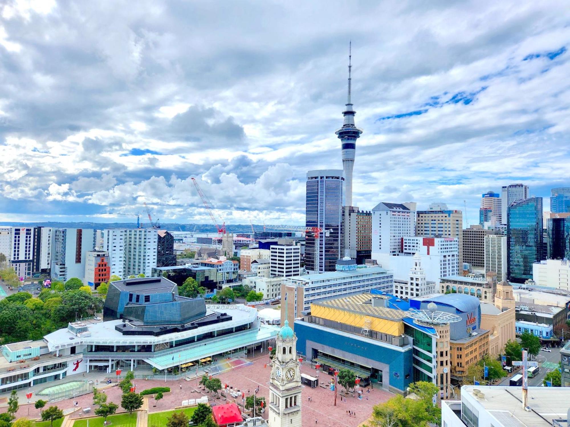 Skytower And View 2 Bedroom On High Floor Apartment *