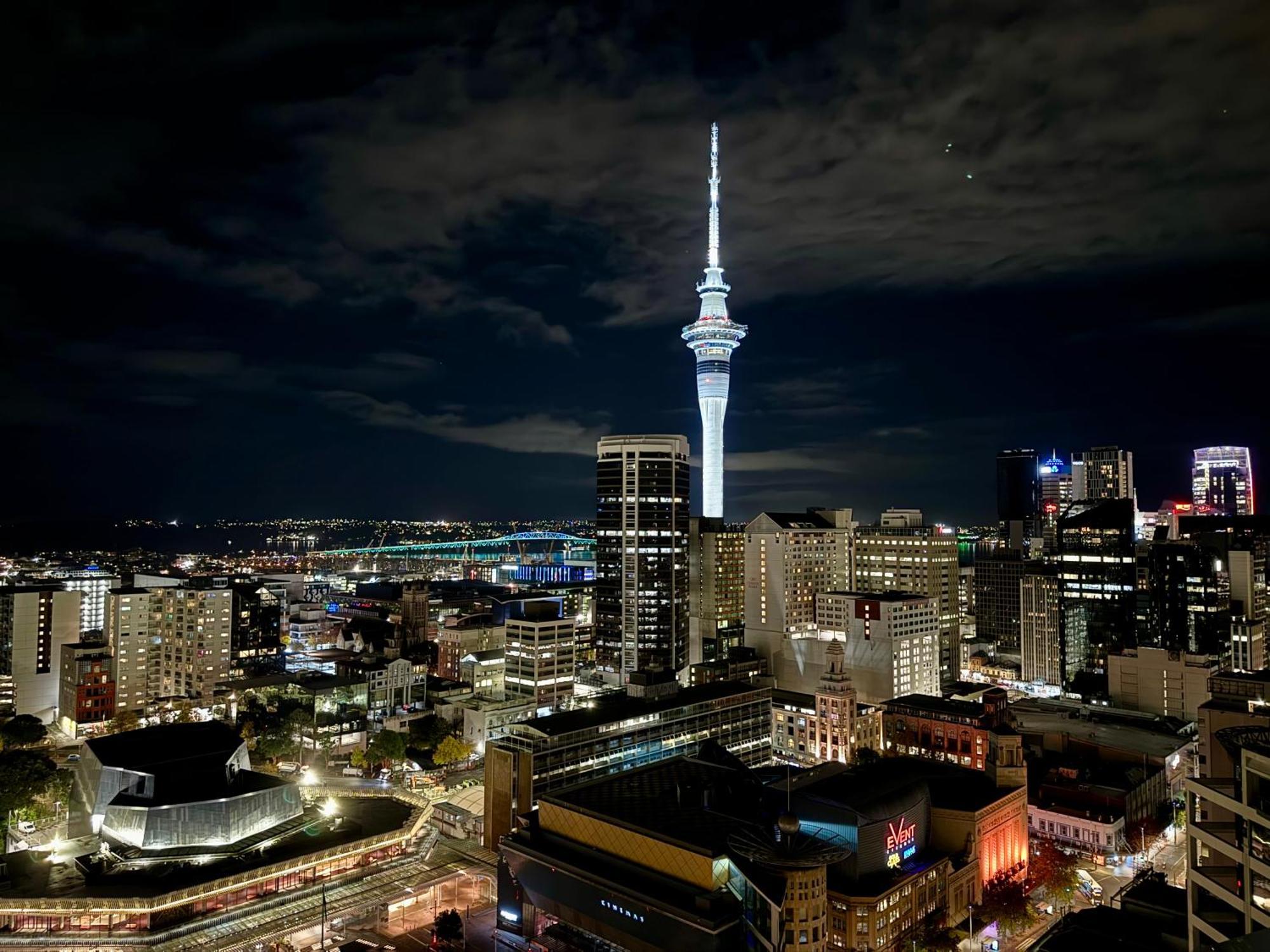 Skytower And View 2 Bedroom On High Floor Apartment Auckland