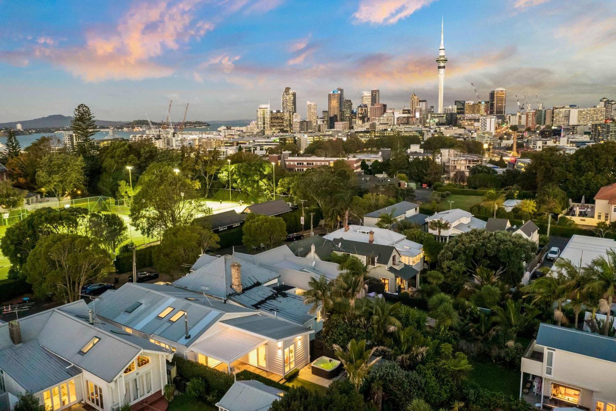 Villa Luxury With Pool Prime Location Auckland