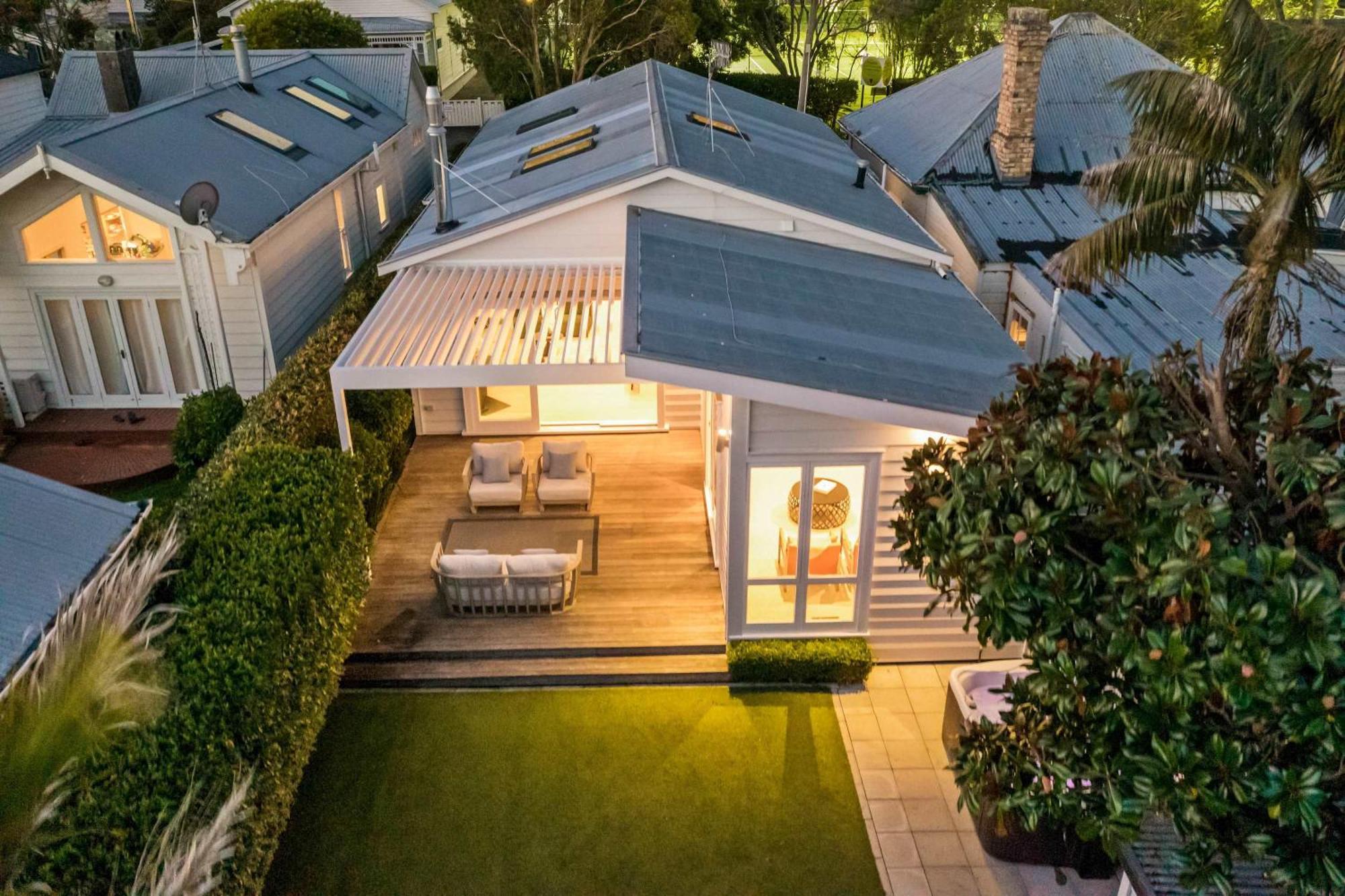 Luxury With Pool Prime Location Villa *