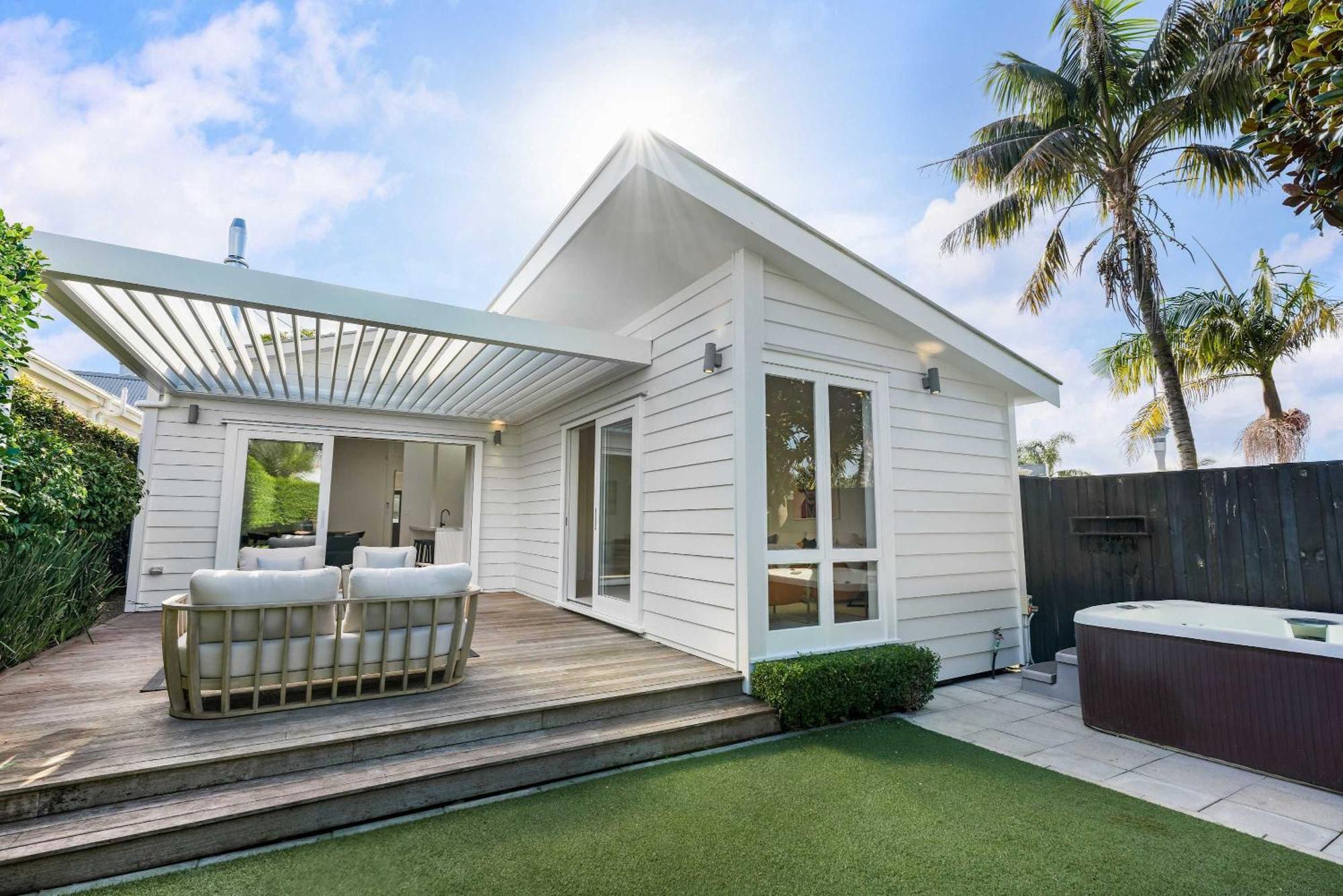 Luxury With Pool Prime Location * Auckland