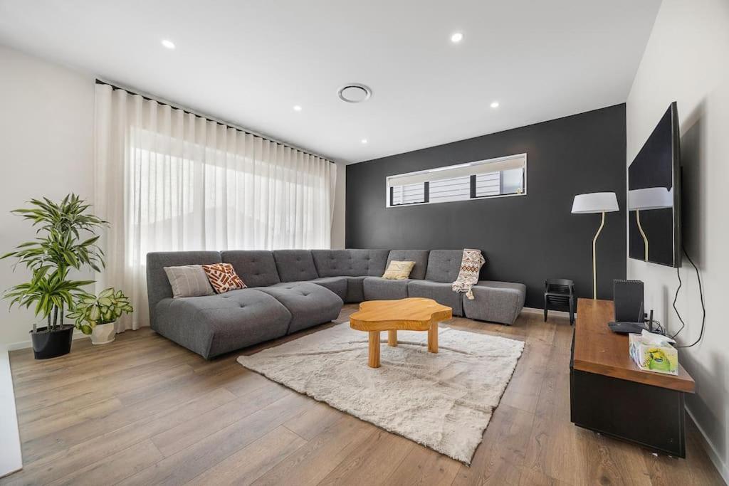 Greenstead Retreat 11 Beds, 8 Bedrooms, 5 Baths Auckland