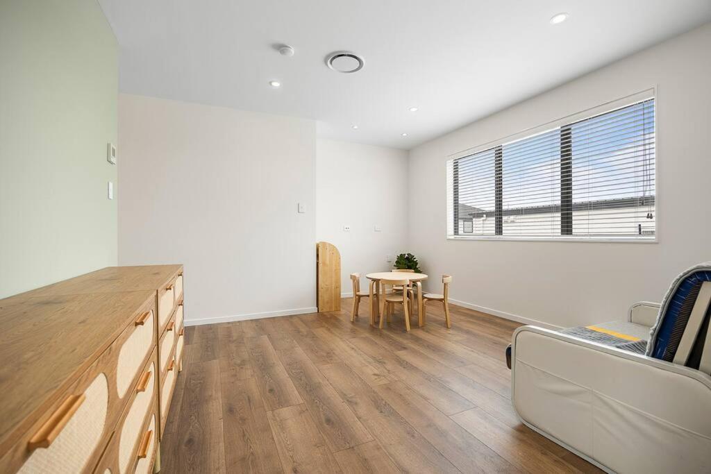 Holiday home Greenstead Retreat 11 Beds, 8 Bedrooms, 5 Baths Auckland