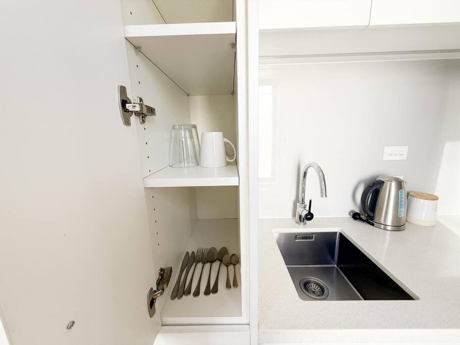 Apartment Hot Deal! Sky Stars Haven With Pool In Cbd Heart Auckland