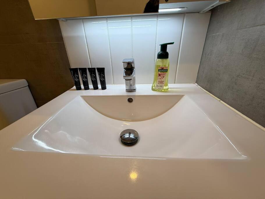 Hot Deal! Sky Stars Haven With Pool In Cbd Heart Auckland