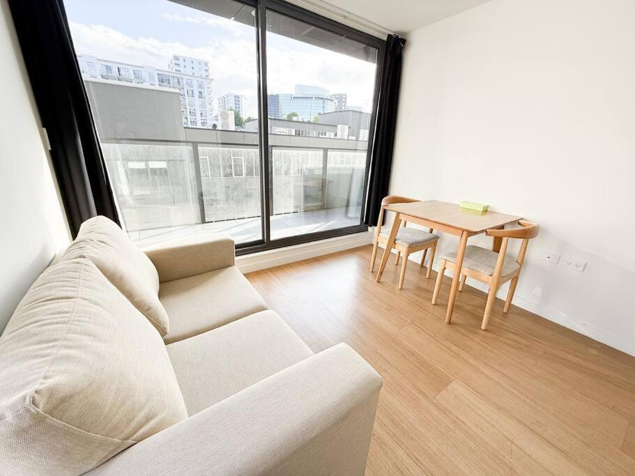 Hot Deal! Sky Stars Haven With Pool In Cbd Heart *