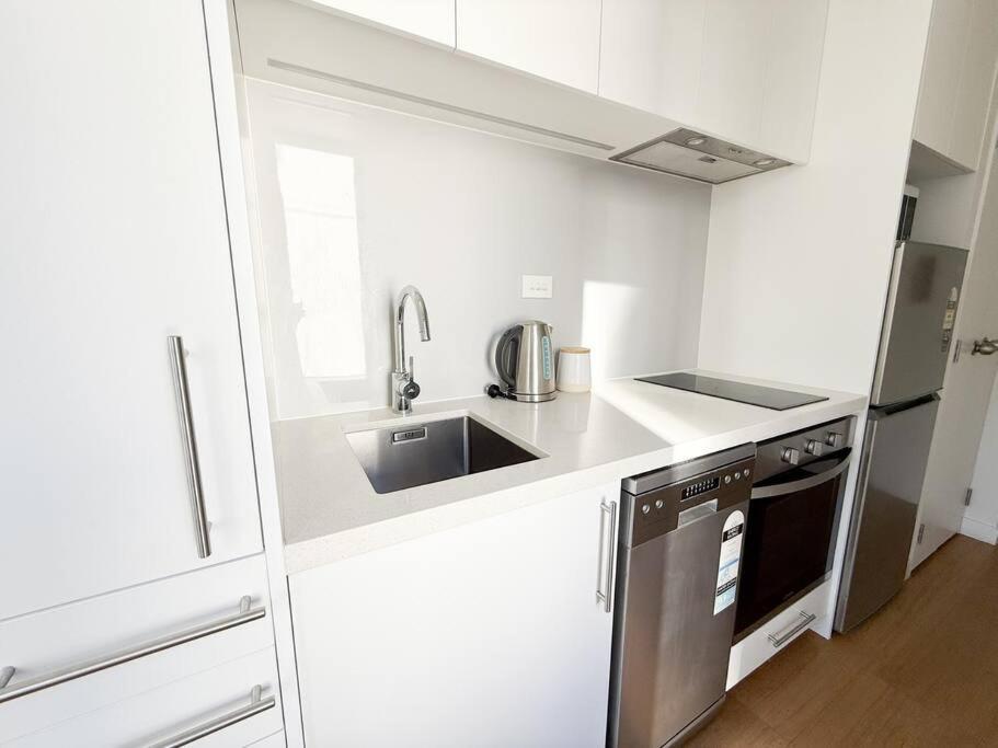 Hot Deal! Sky Stars Haven With Pool In Cbd Heart Apartment *