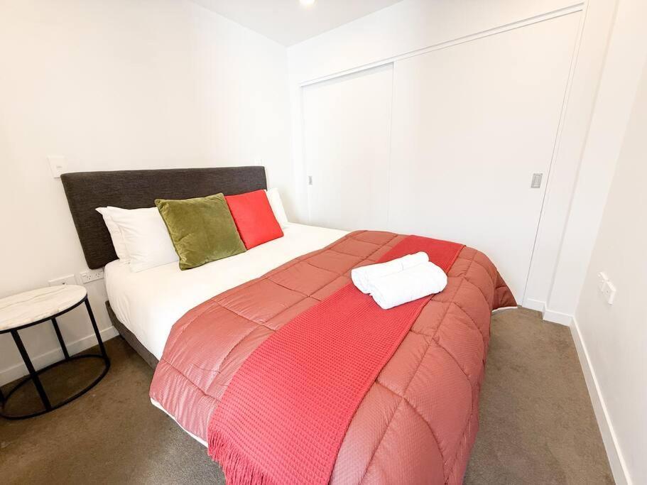 Hot Deal! Sky Stars Haven With Pool In Cbd Heart Apartment Auckland