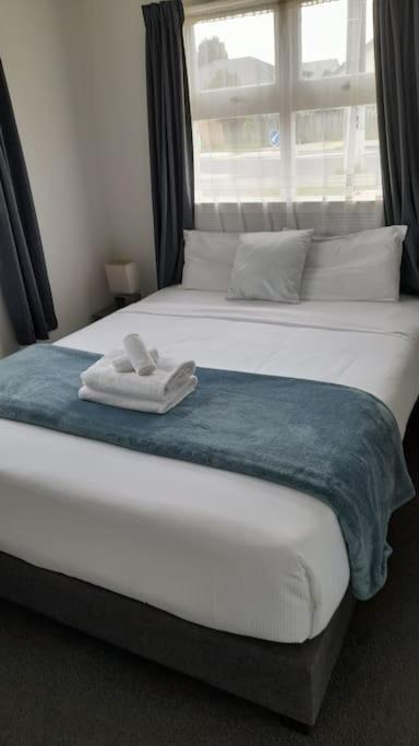 Apartment Mt Roskill Center Near Highway 20 2br Unit