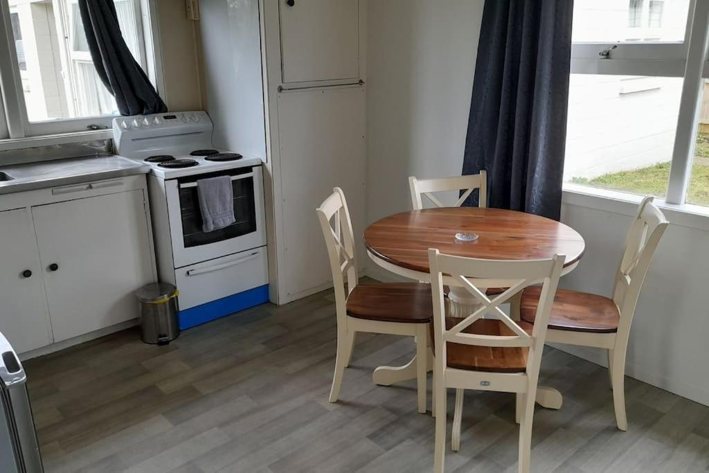 Mt Roskill Center Near Highway 20 2br Unit *