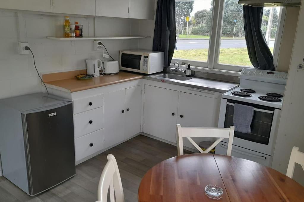 Mt Roskill Center Near Highway 20 2br Unit Auckland
