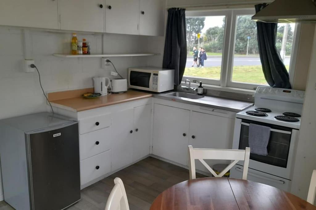 Apartment Mt Roskill Center Near Highway 20 2br Unit *