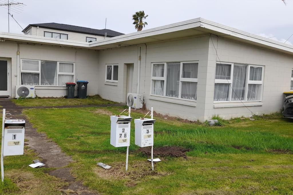 Mt Roskill Center Near Highway 20 2br Unit Apartment
