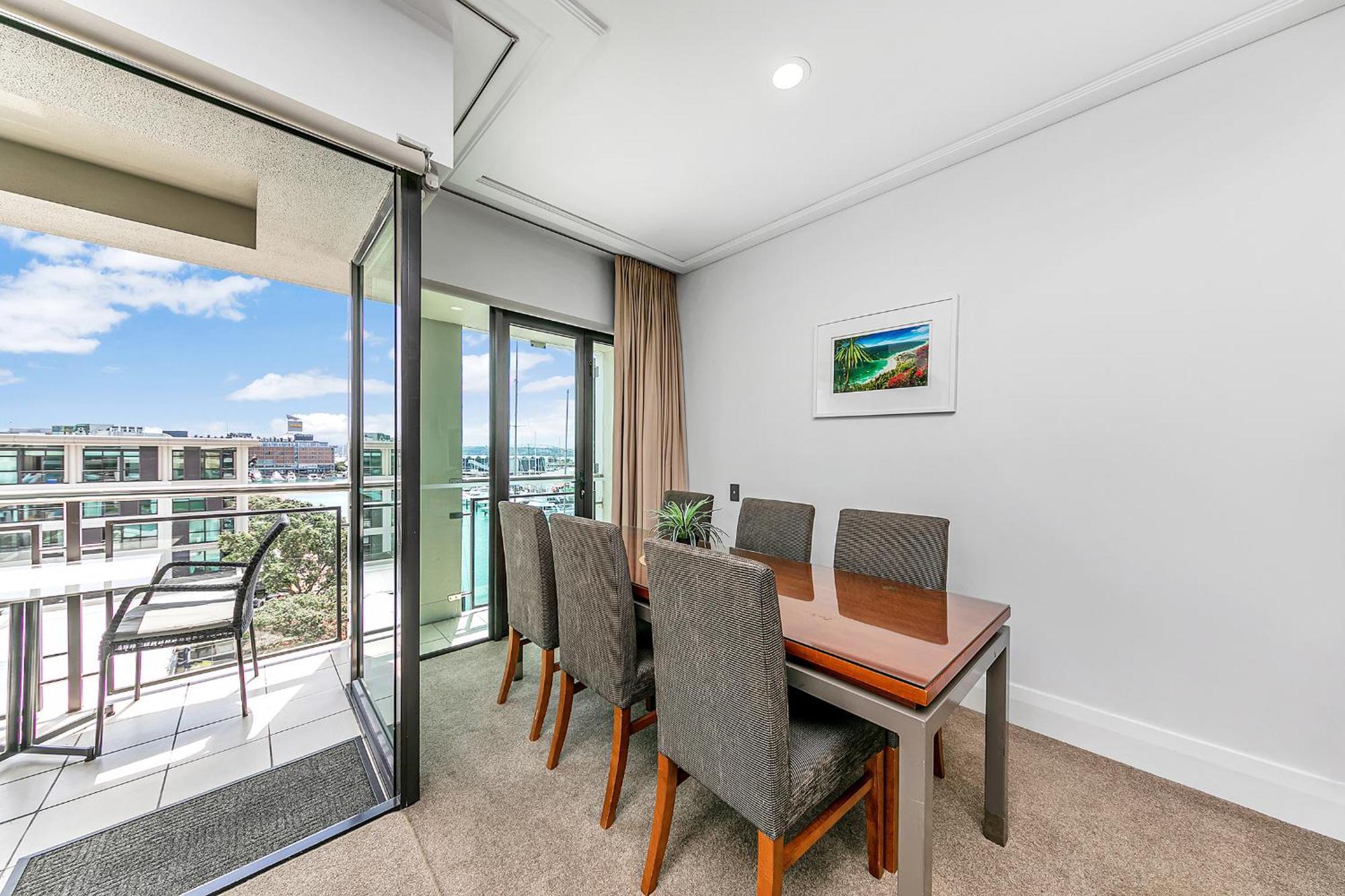 Apartment Sophisticated Spacious W Stunning Harbour View *