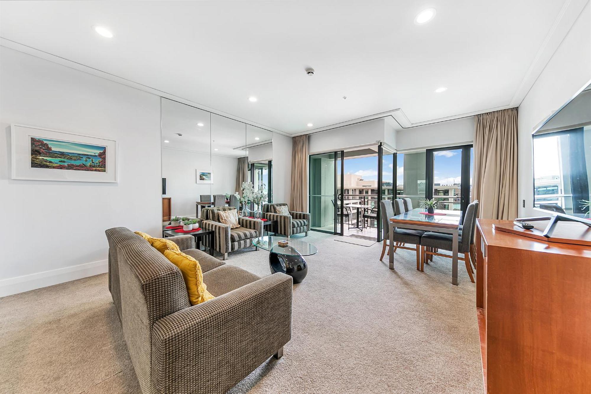 Sophisticated Spacious W Stunning Harbour View Apartment Auckland