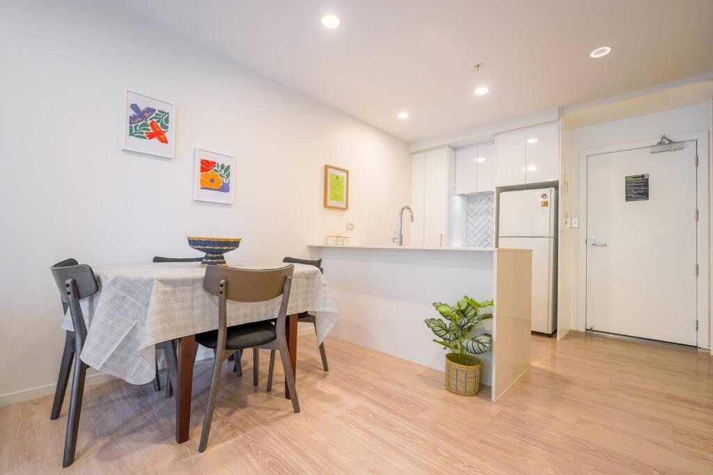 Stunning And Serene Two-bedroom * Auckland
