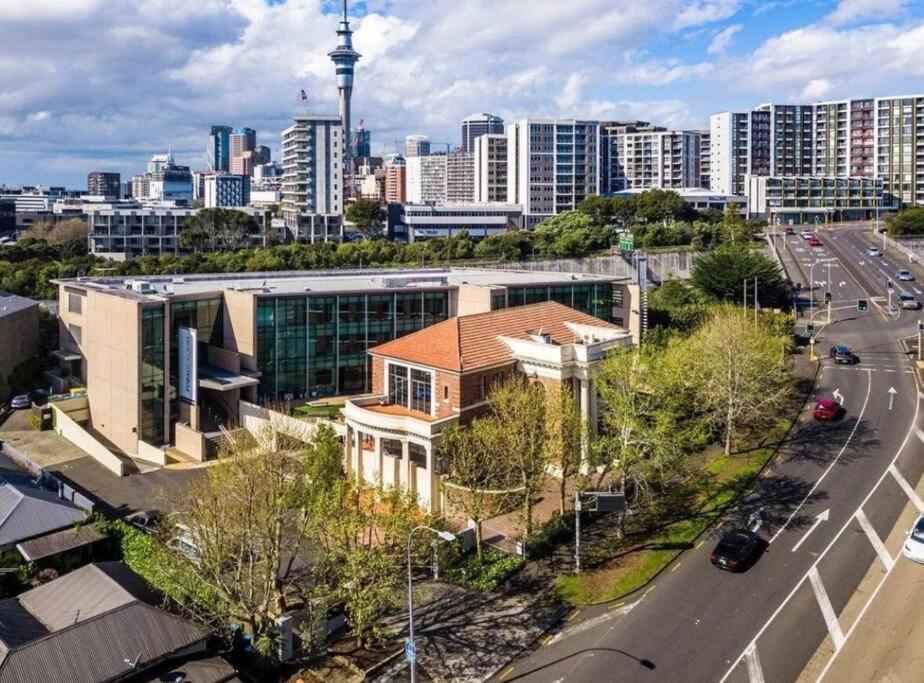 Stunning And Serene Two-bedroom Apartment Auckland
