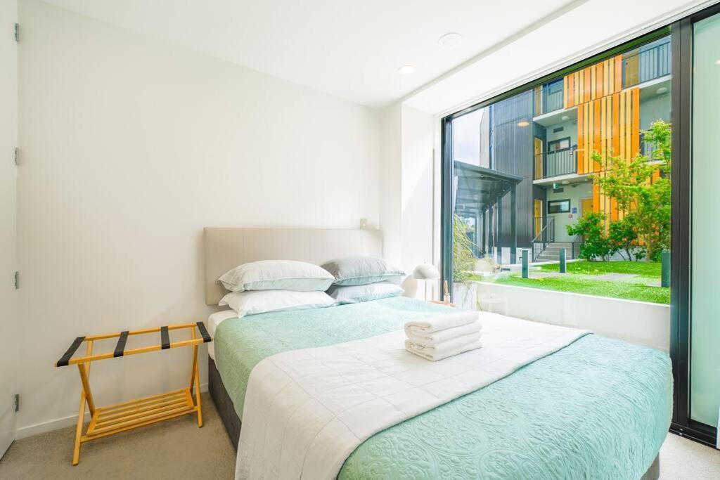 Apartment Stunning And Serene Two-bedroom *