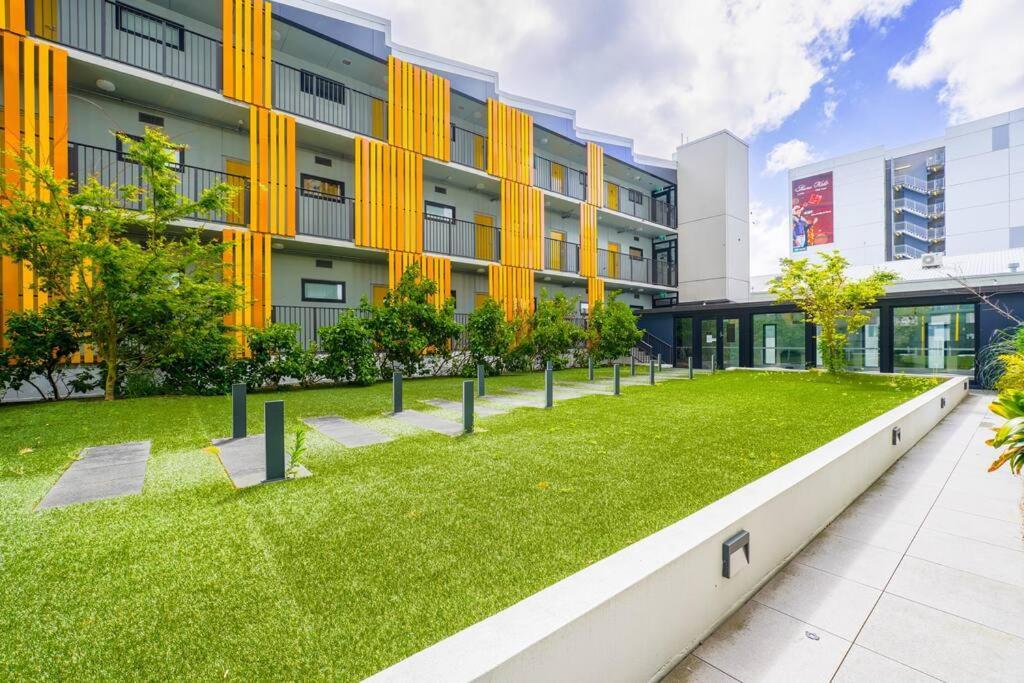 Apartment Stunning And Serene Two-bedroom Auckland