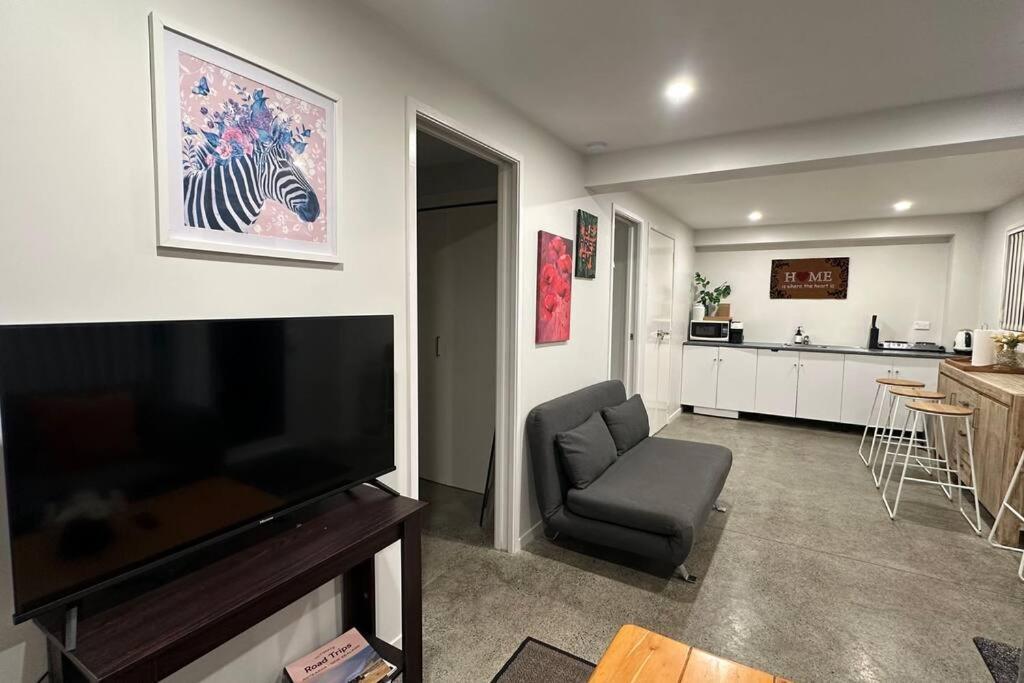 Cozy 1 Bed 1 Bath Kingsland - Morningside Apartment *