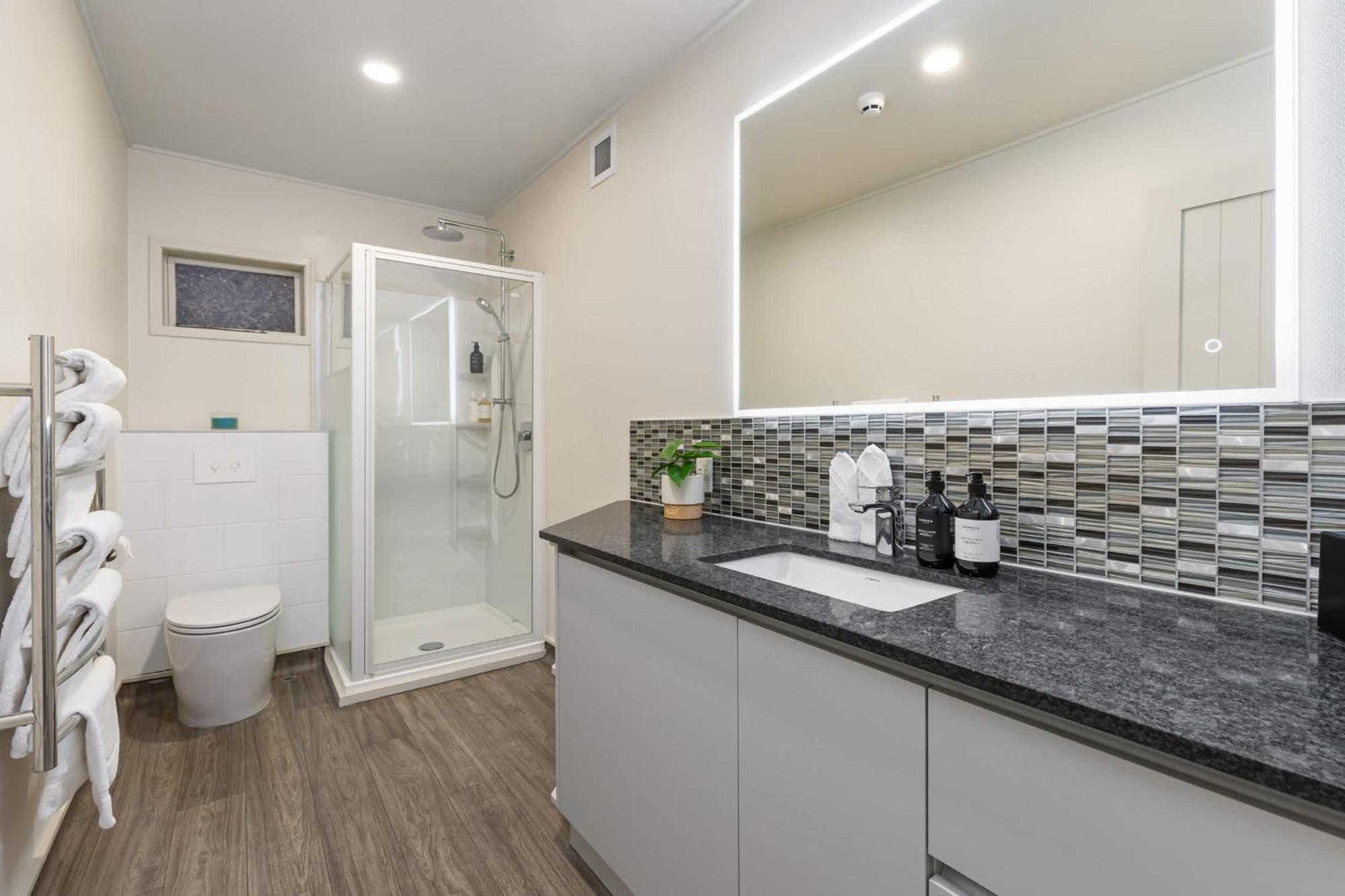 Devonport Apartment *