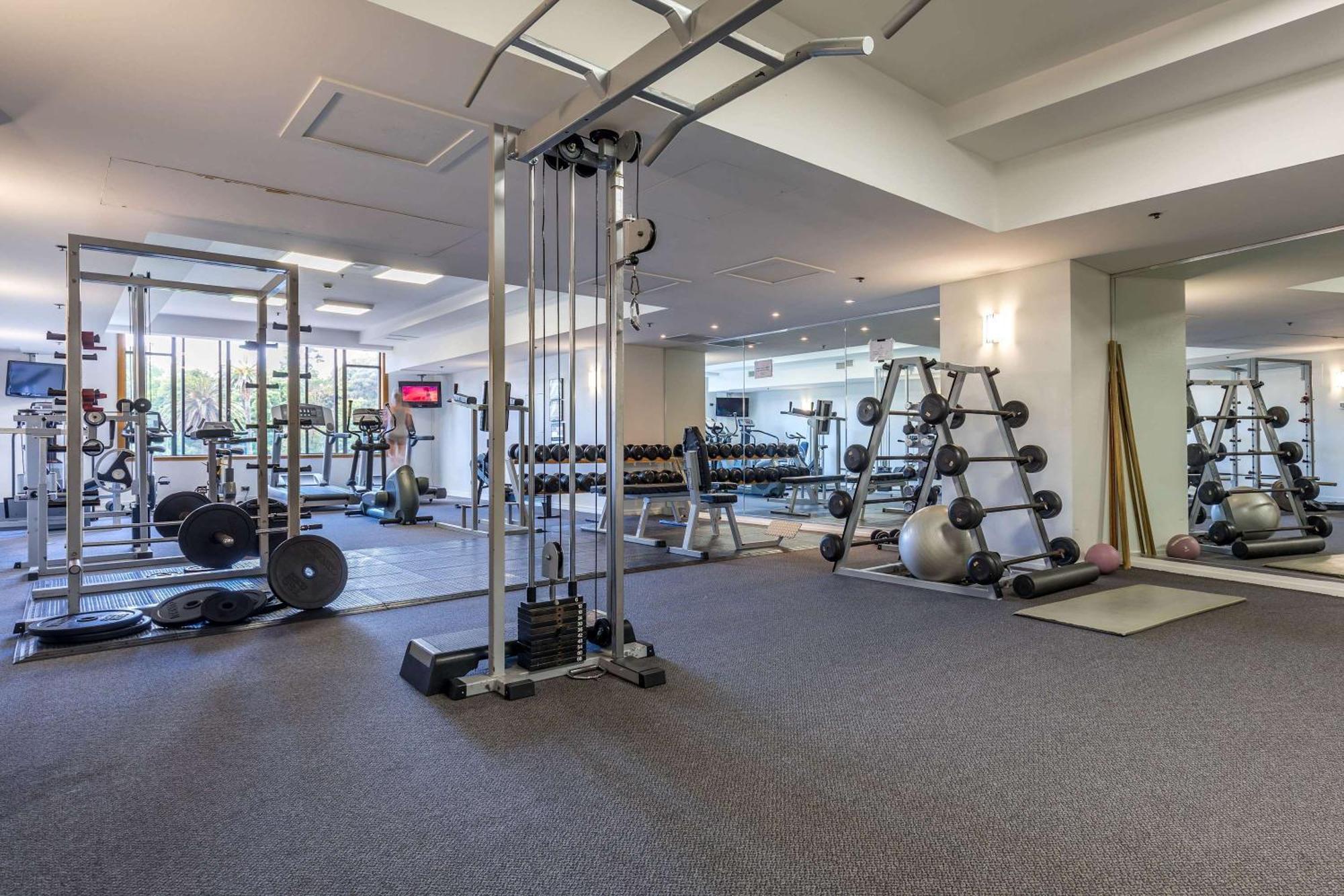 Heart Of 1br Gem With Pool And Gym Access Apartment