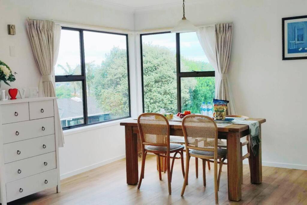 Seaview House In Howick