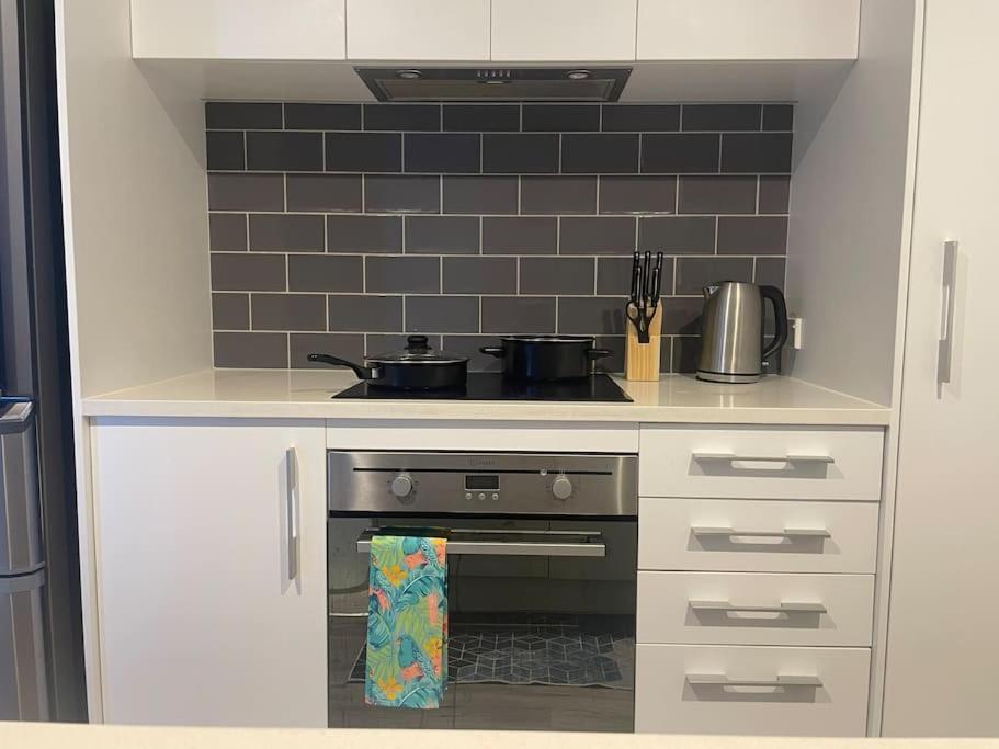 Stylish City Apt, Prime Location Apartment