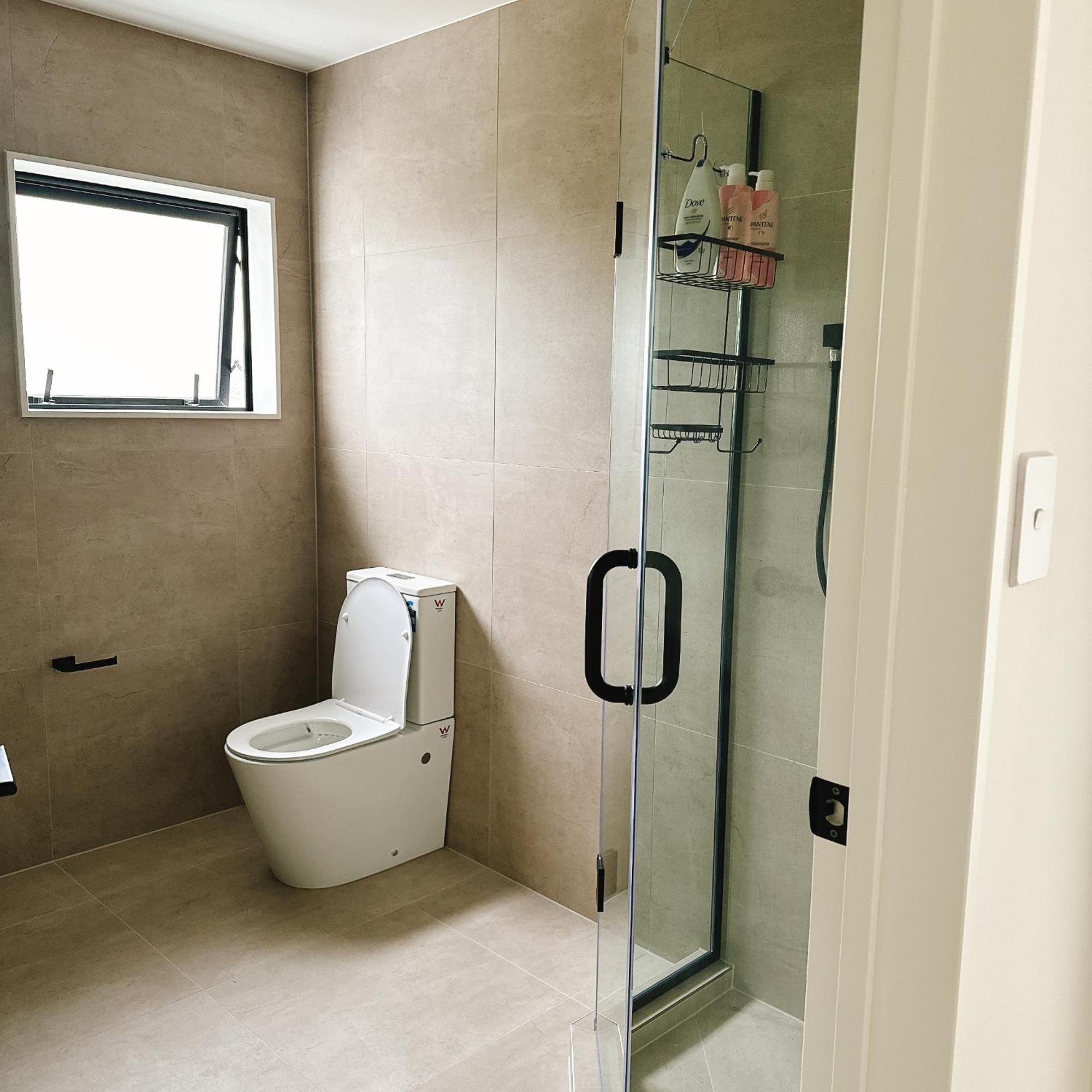 Guest house At Brand New House At Lincoln Road Auckland
