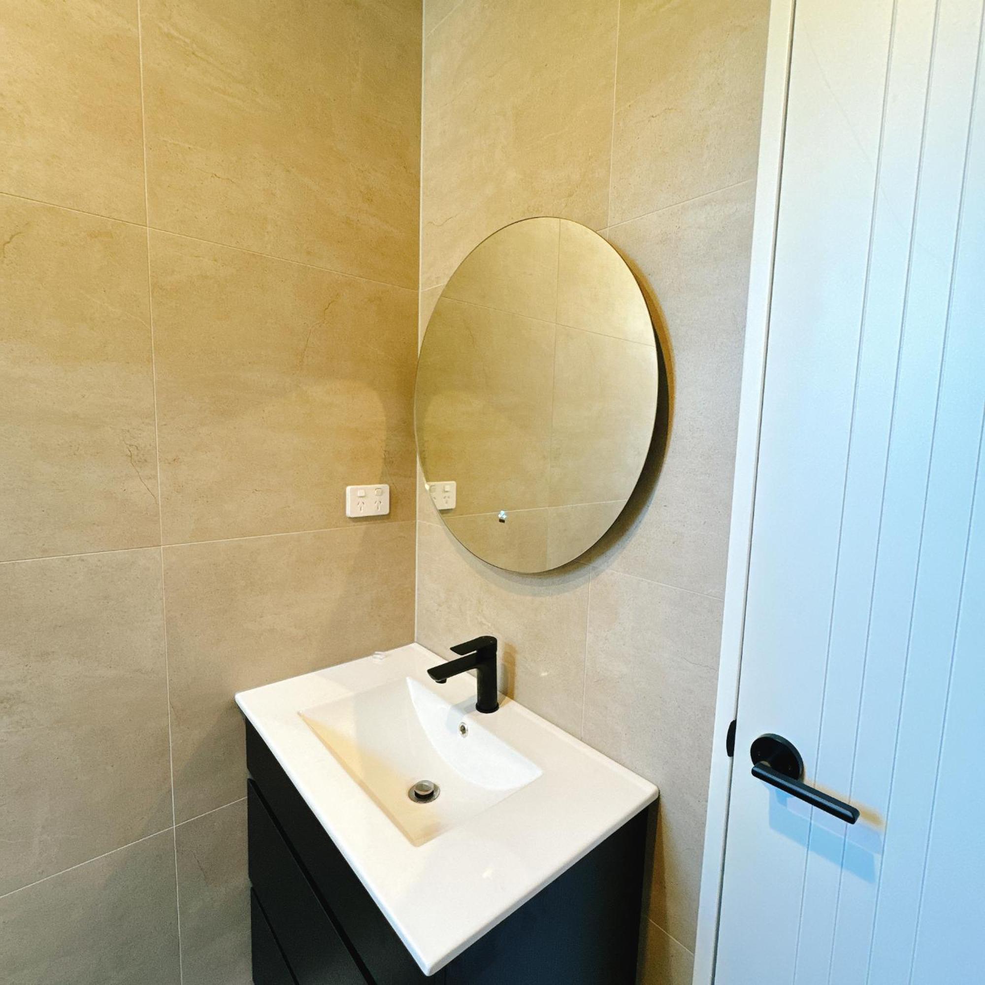Guest house At Brand New House At Lincoln Road Auckland