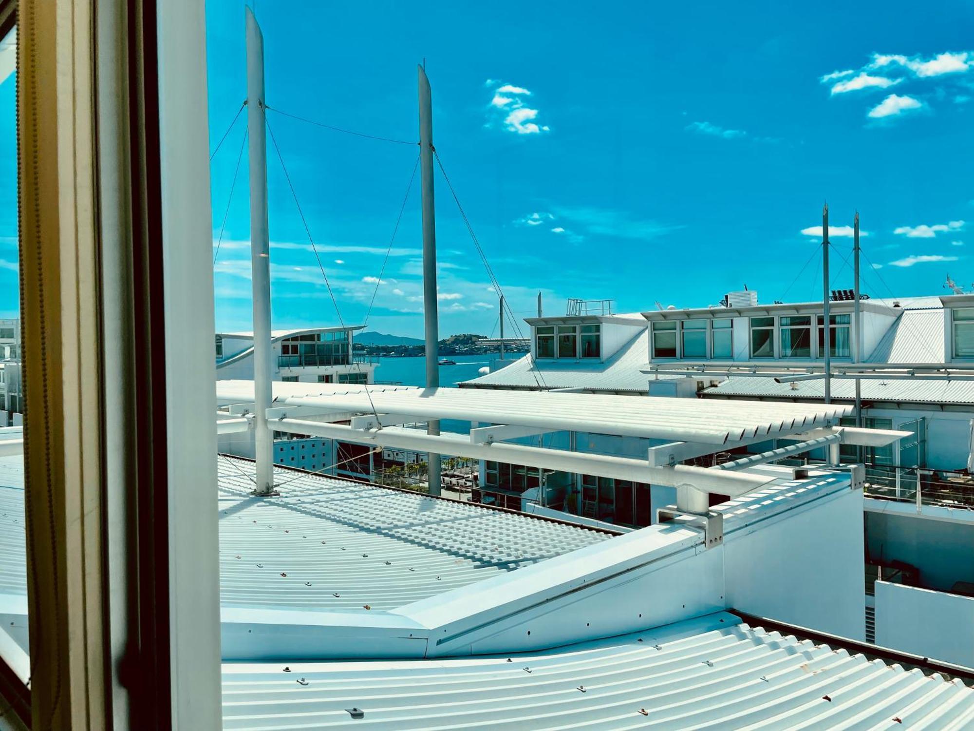 Waterfront Penthouse: Harbor View In Auckland's Heart Apartment
