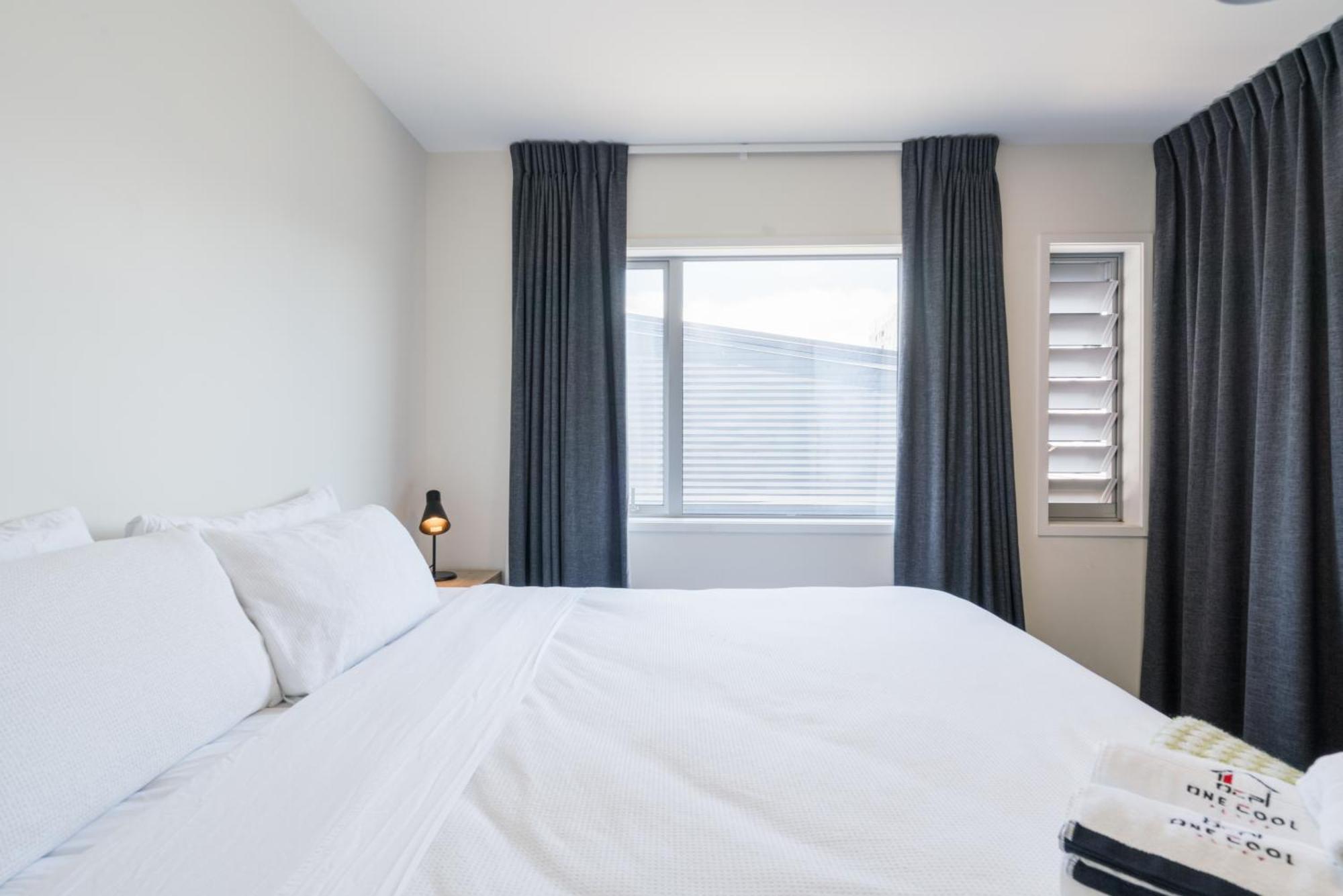 Spacious Near Cbd Pool Parking 3br
