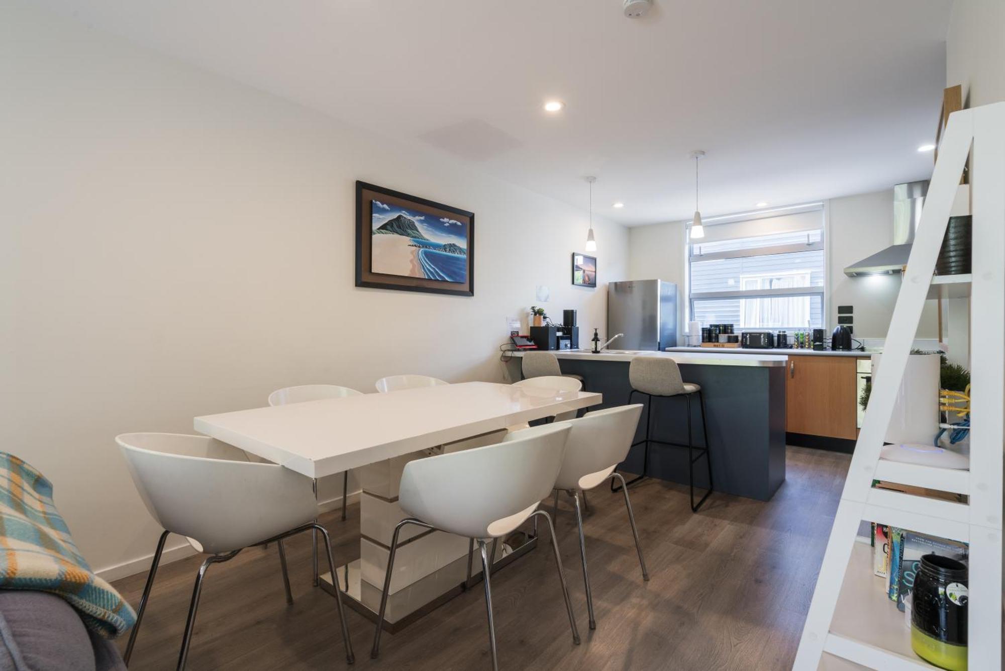 Apartment Spacious Near Cbd Pool Parking 3br