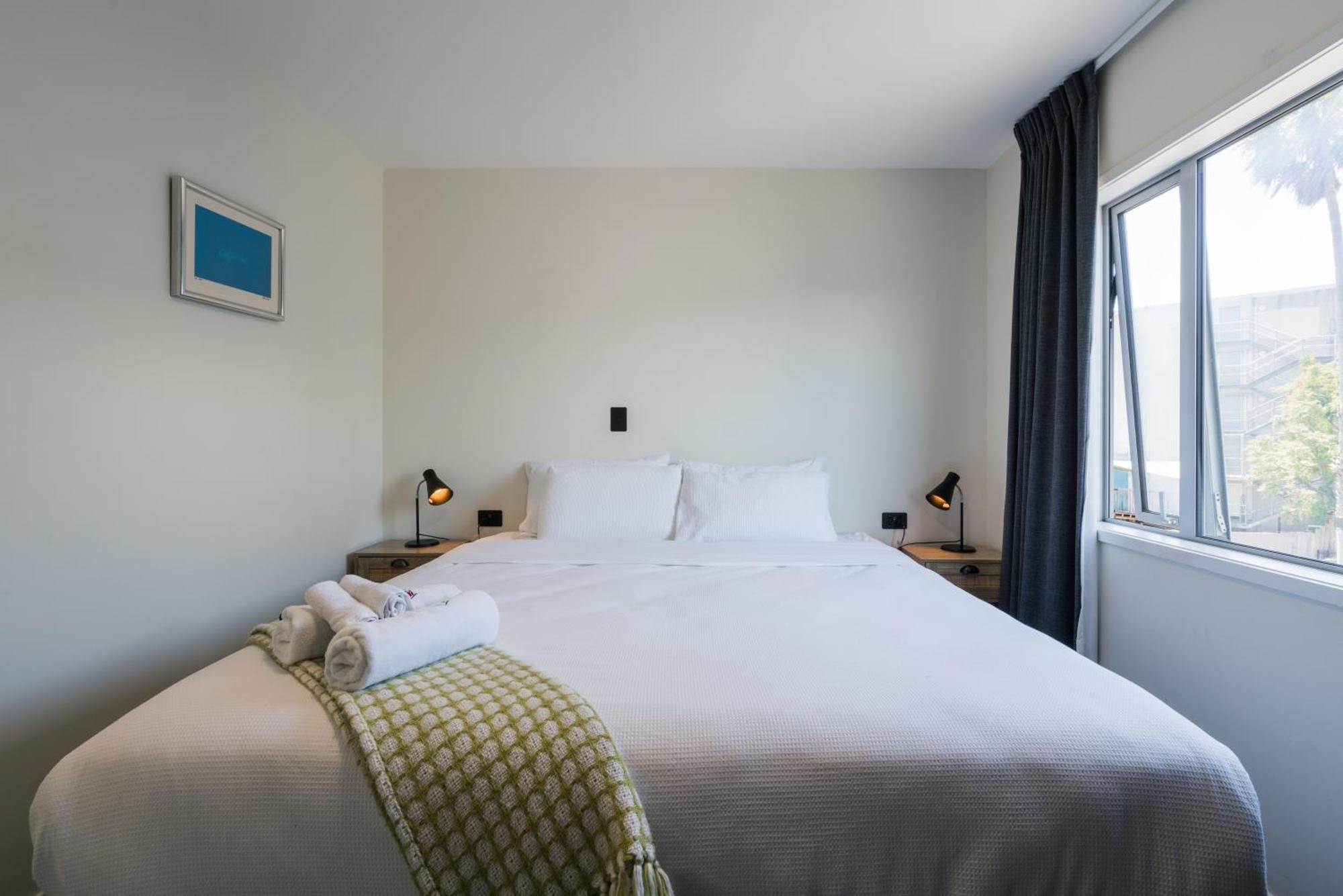 Apartment Spacious Near Cbd Pool Parking 3br *